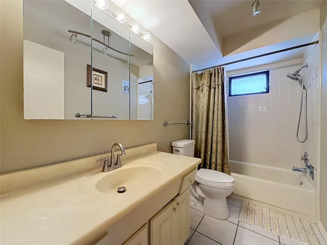 Full Bathroom on the 2nd floor