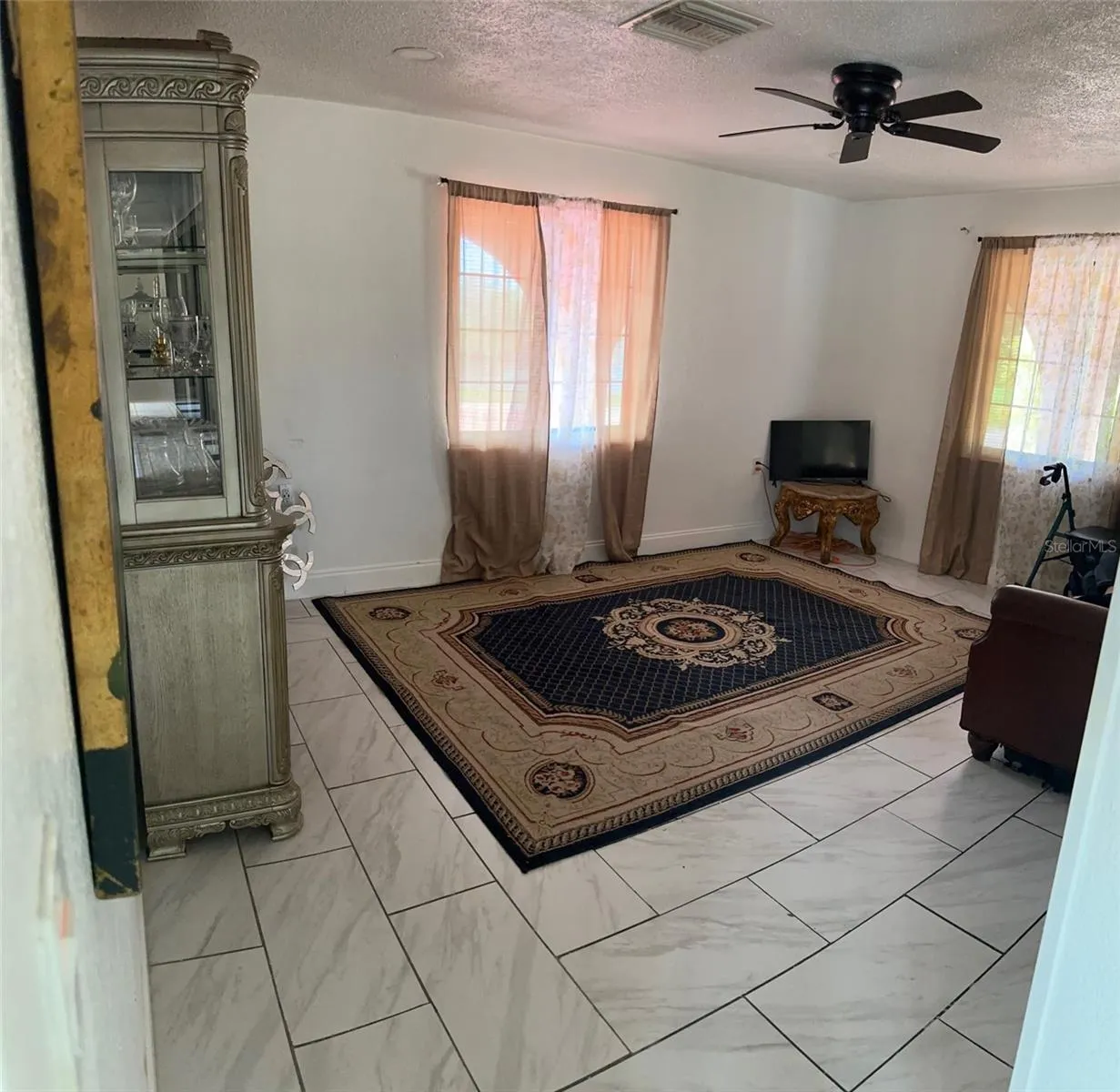 TV/LIVING ROOM/OFFICE