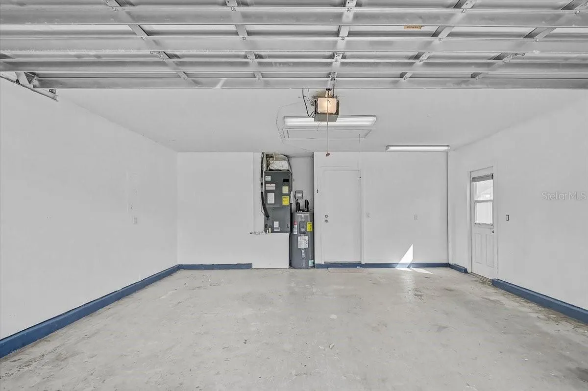 Garage 20' x 20'