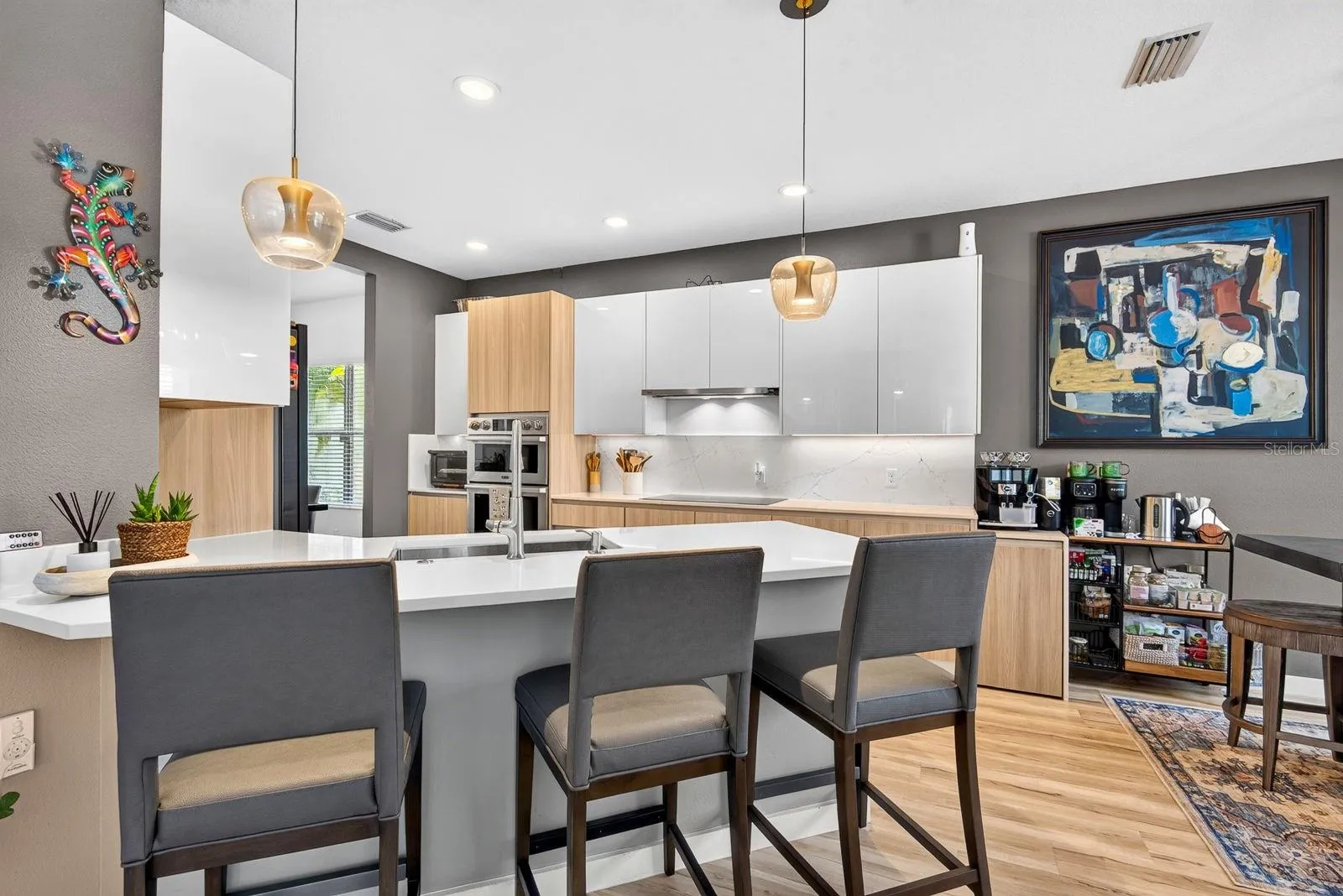 Eat-in Kitchen