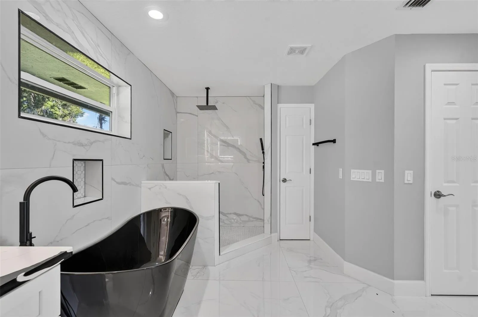 Soaking Tub and Shower