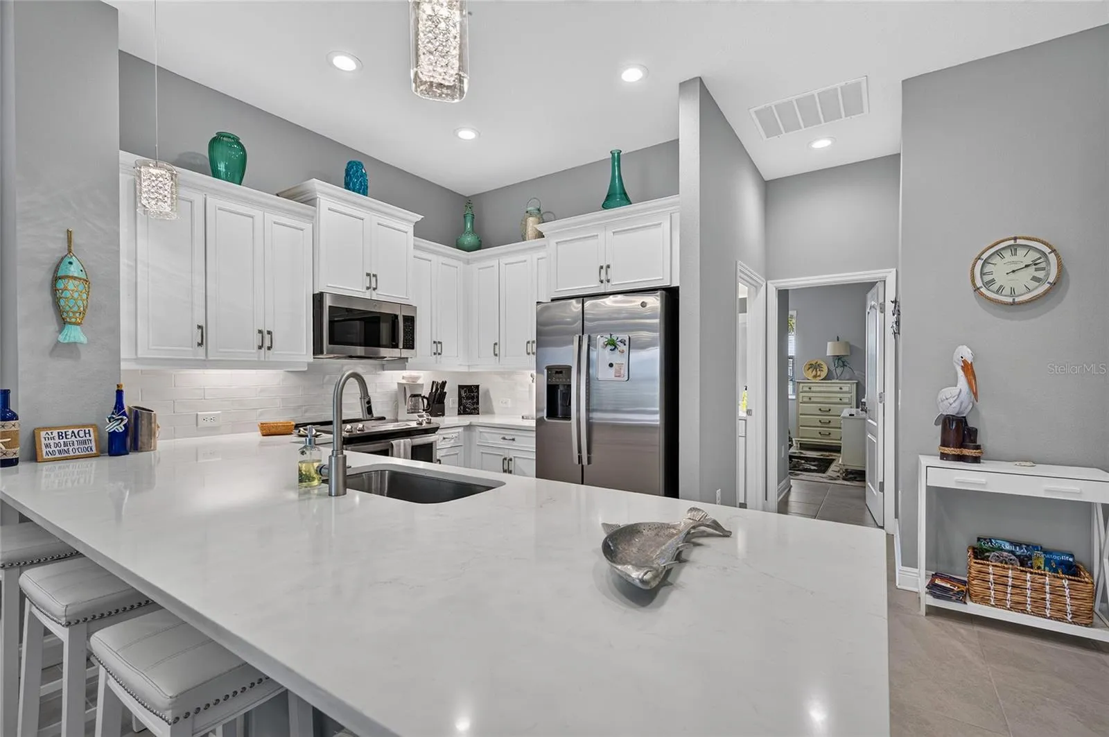 quartz counter tops and 4 stools for entertaining