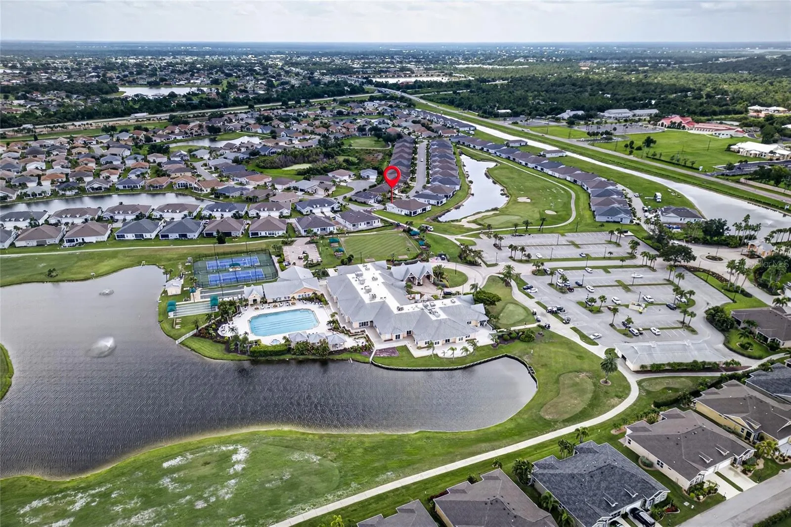 walk distance to pool, gym, restaurant, bar and pro shop!