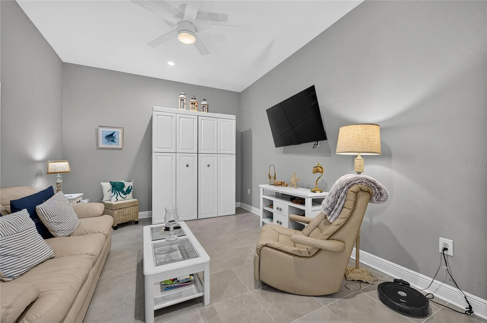 family room with queen size murphy bed