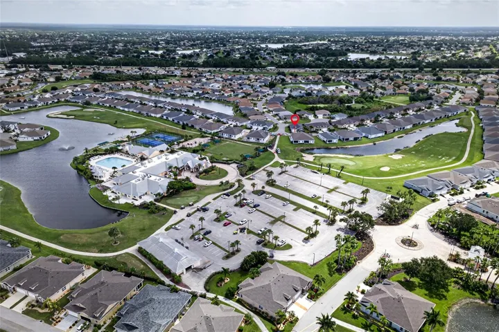 Walking distance to all the ammentiies!