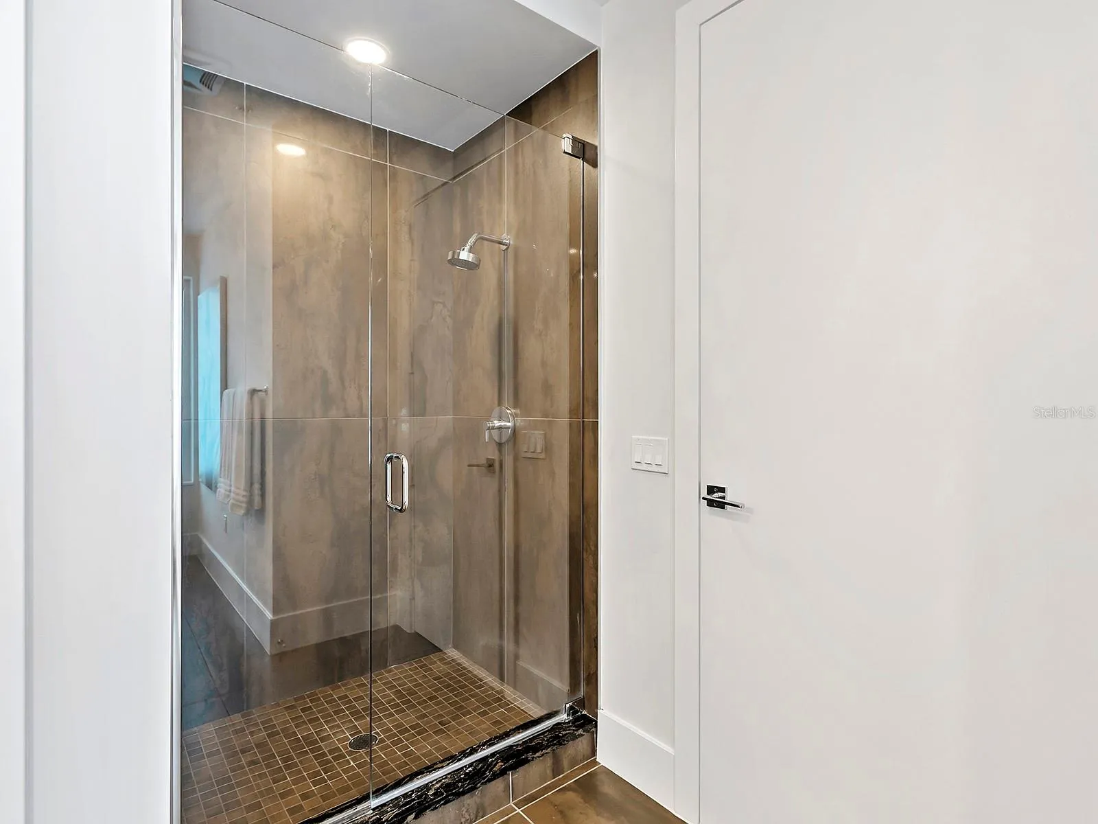 Ensuite Bath 2