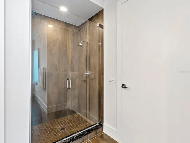 Ensuite Bath 2