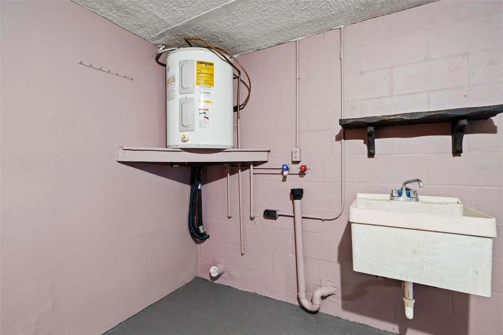 washer/ dryer hookup
