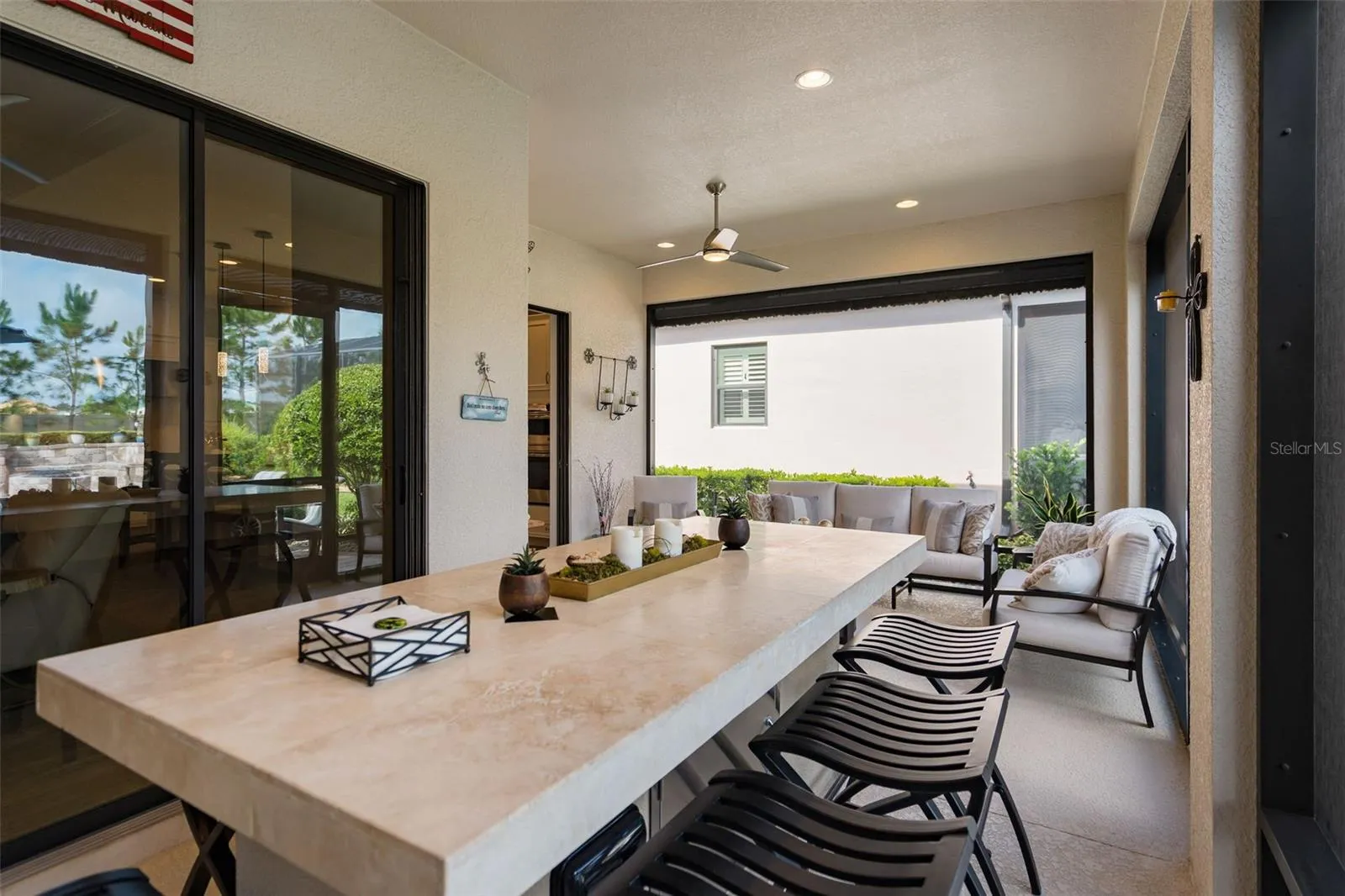 A built-in dining area complete with music.
