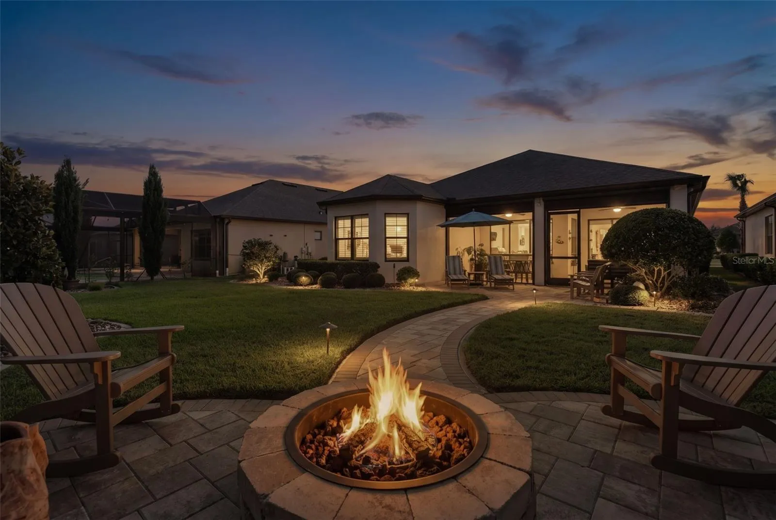 Enjoy relaxing around the firepit with family or friends. Isn't this beautiful?