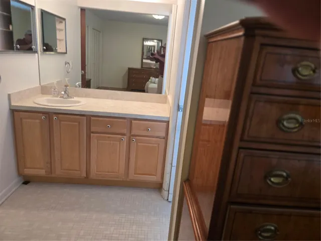 2nd bathroom