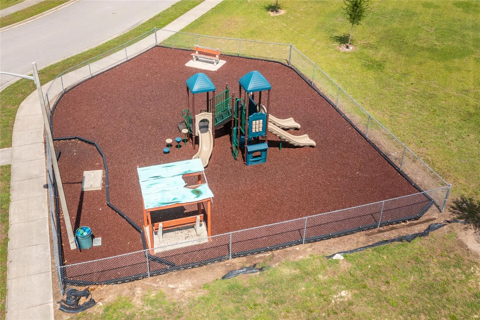 COMMUNITY PLAY GROUND
