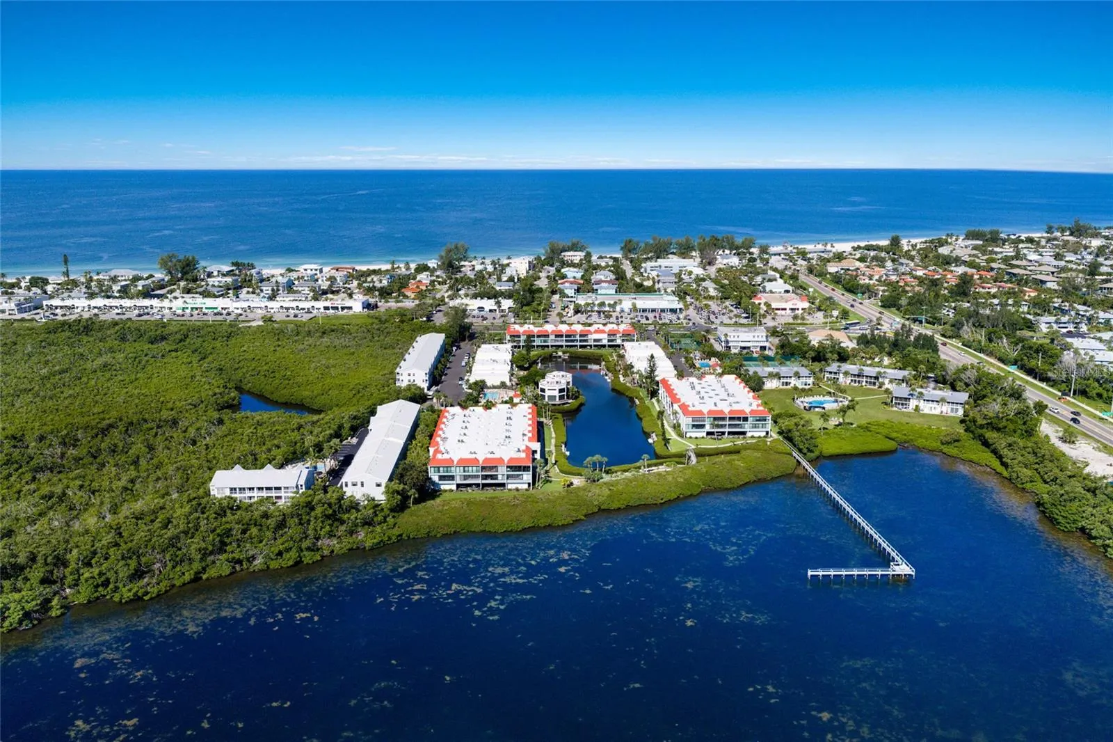 3 blocks to beautiful beaches and turquoise, clear, calm water of Anna Maria Island