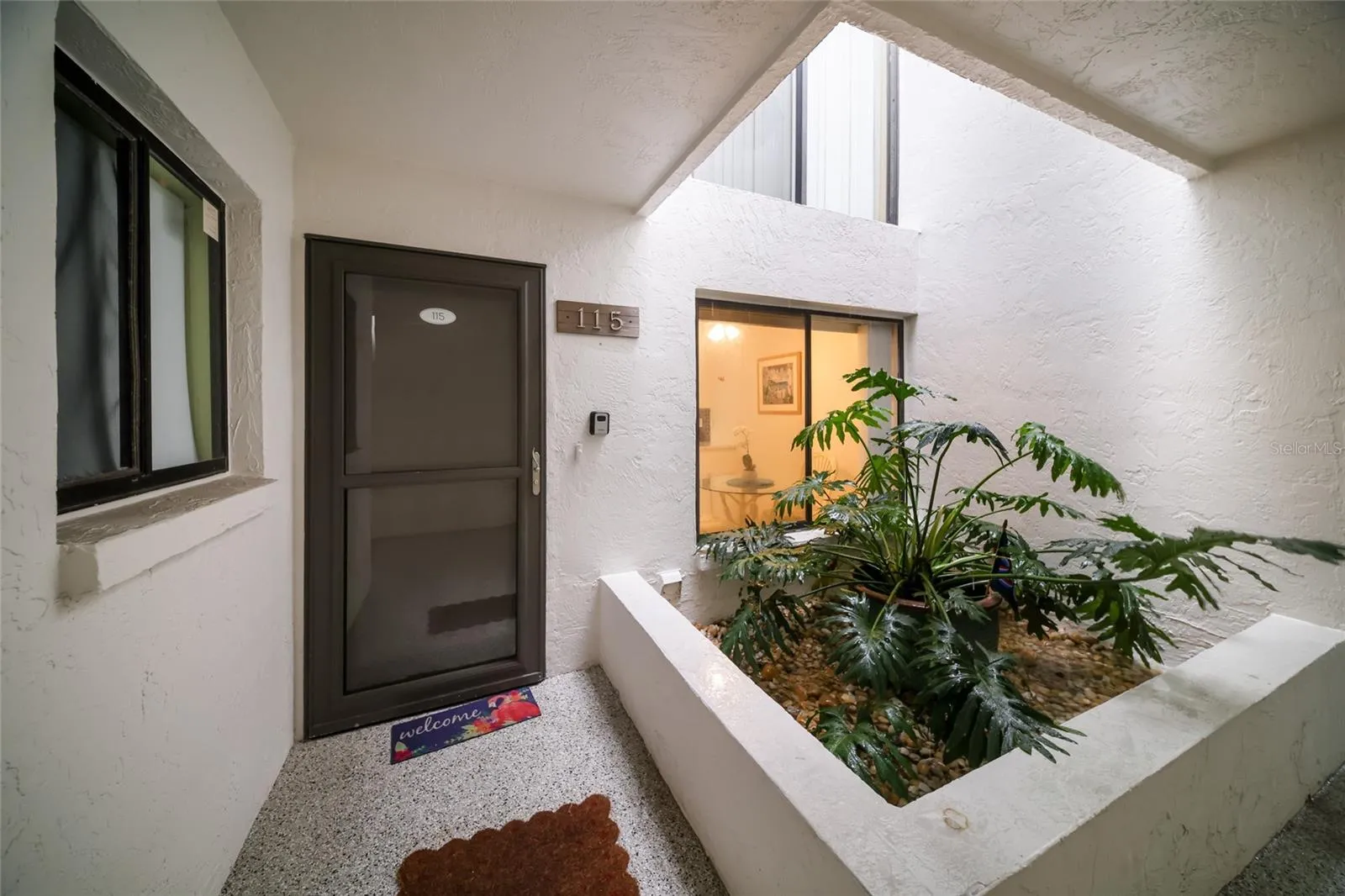 Open and bright entrance