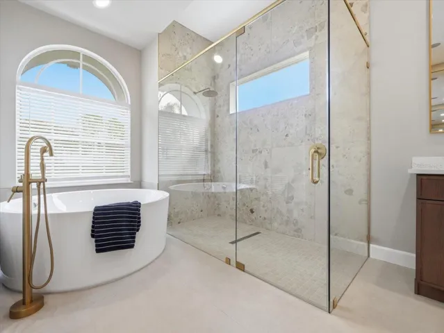 Spa inspired Bath. 5ft round soaking tub!!