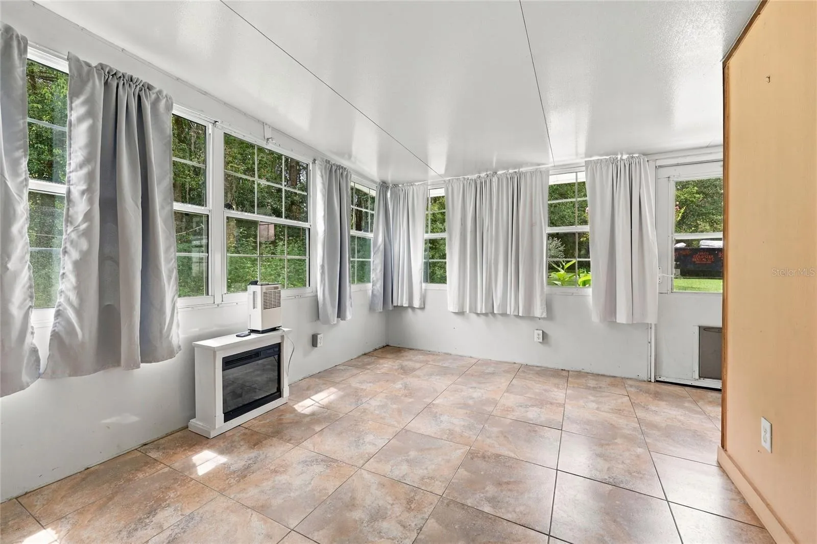 Bedroom with side entry