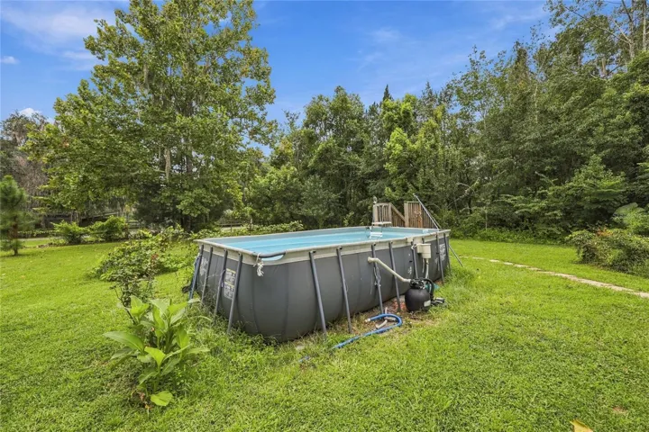 Above ground pool