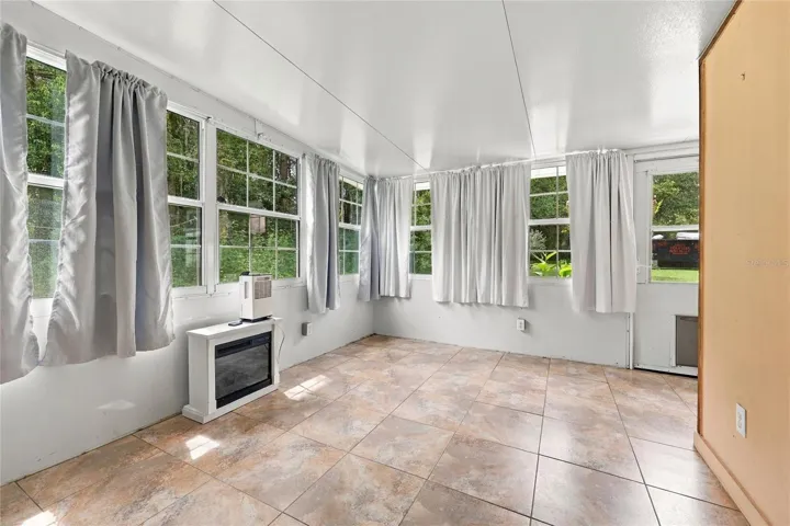 Bedroom with side entry