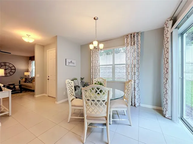 Dining area light and bright