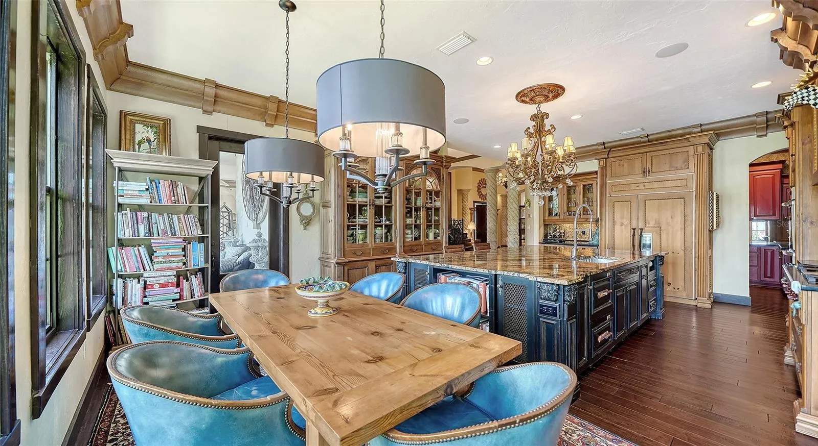 Kitchen & Casual Dining Designed for Gathering