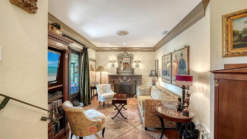Warm & Inviting Sitting Room