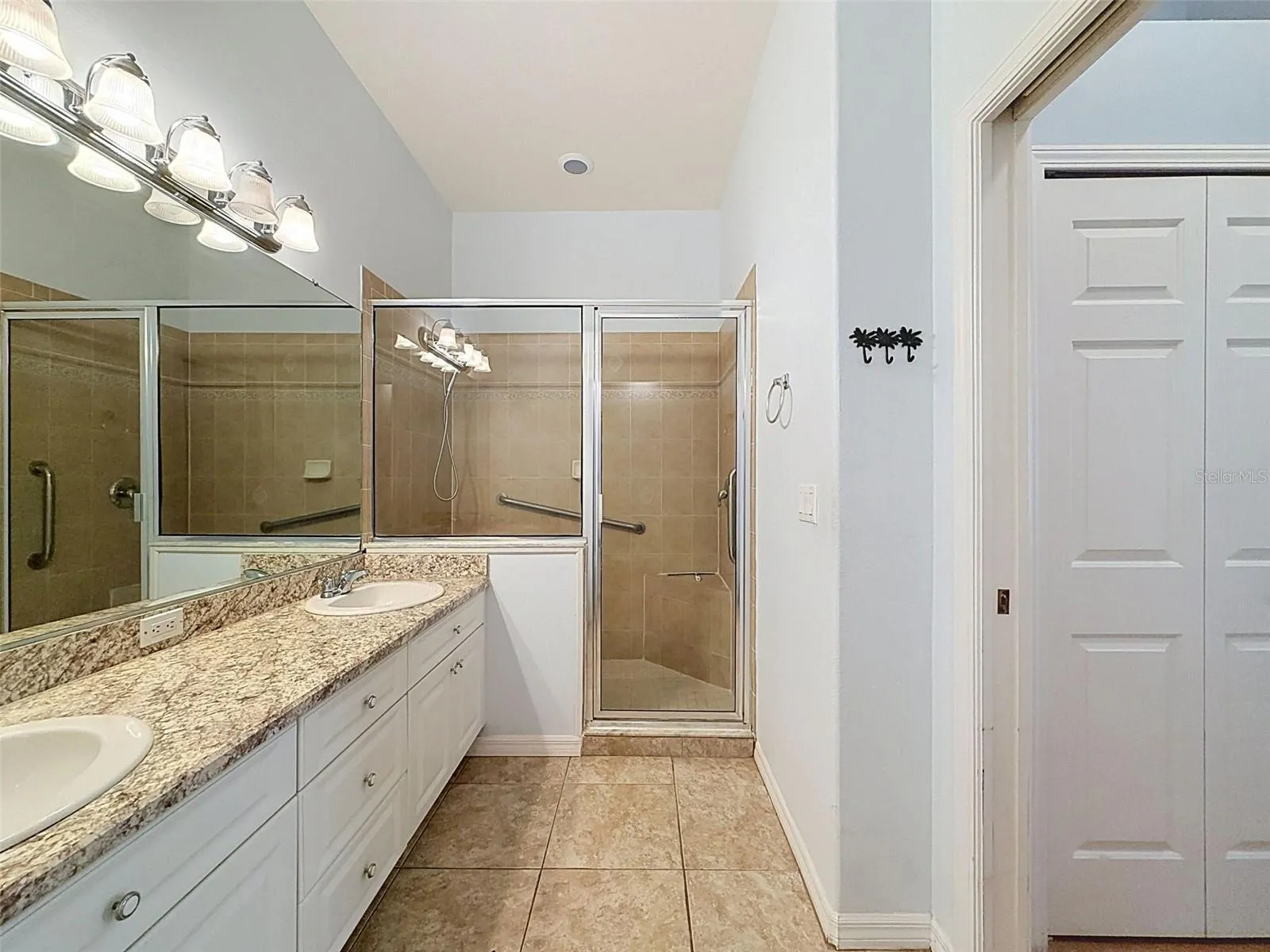 Primary en-suite