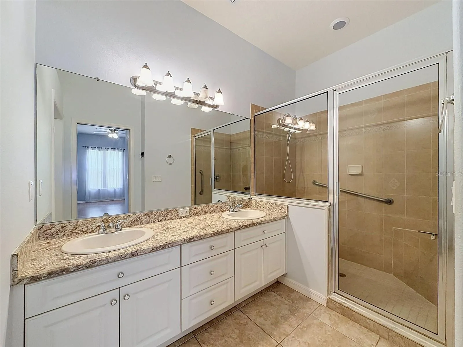 Primary en-suite