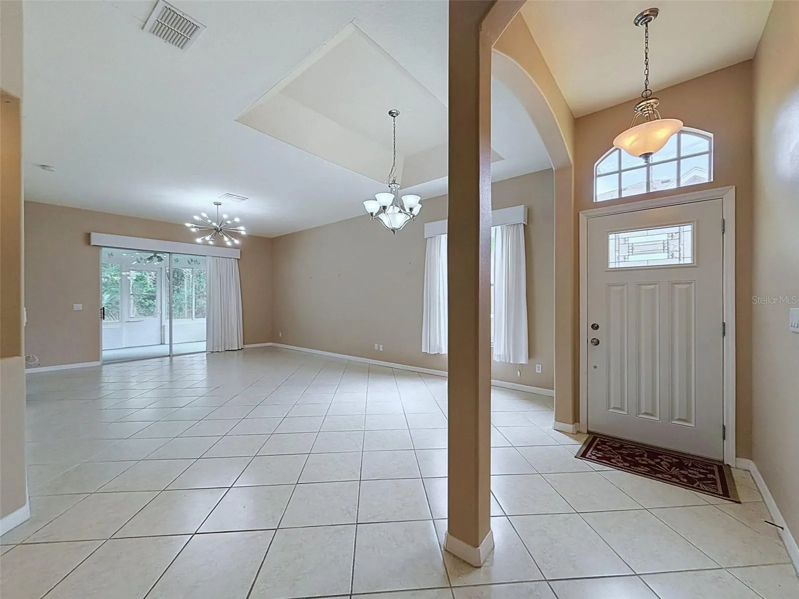 Side front entry into main living area