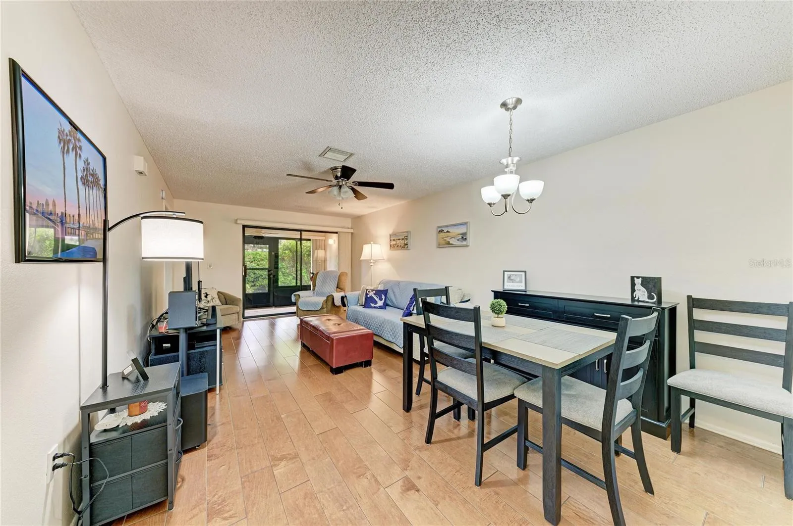 Dining Room looking out to Lanai