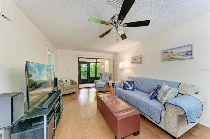 Living room out to lanai