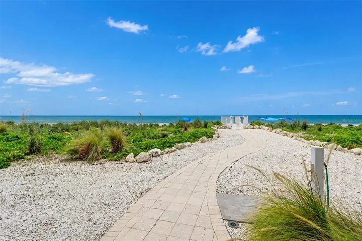 ... Follow the yellow Brick Road.. A Nice little Buffer from the Beach to the Sereno  Property..