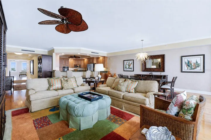 ... Interior Shot.. ...... Living Room 25' x 25'....... 9'4" Ceiling Heights.... Crown Molding .... Gulf Front..