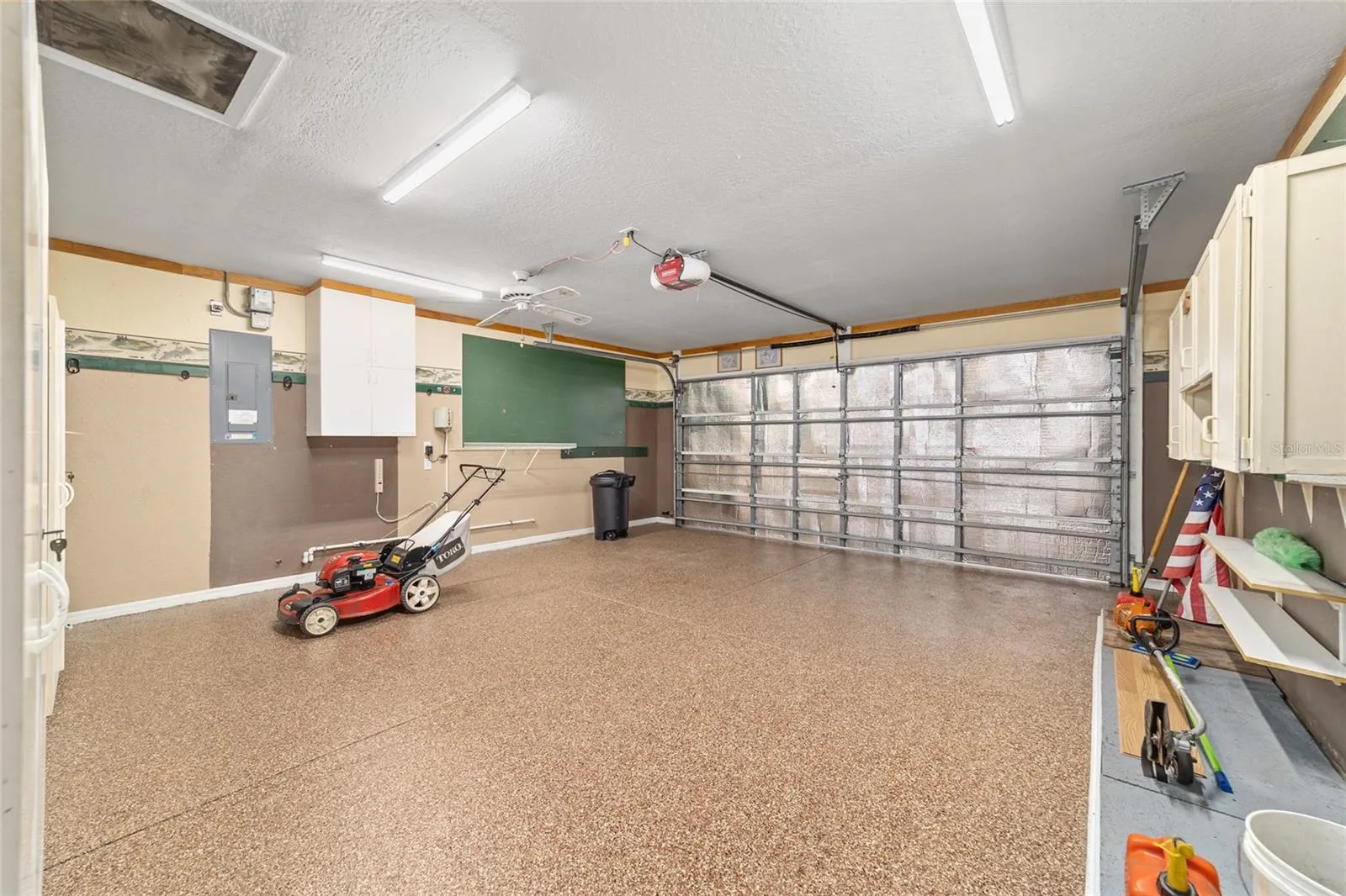 GARAGE