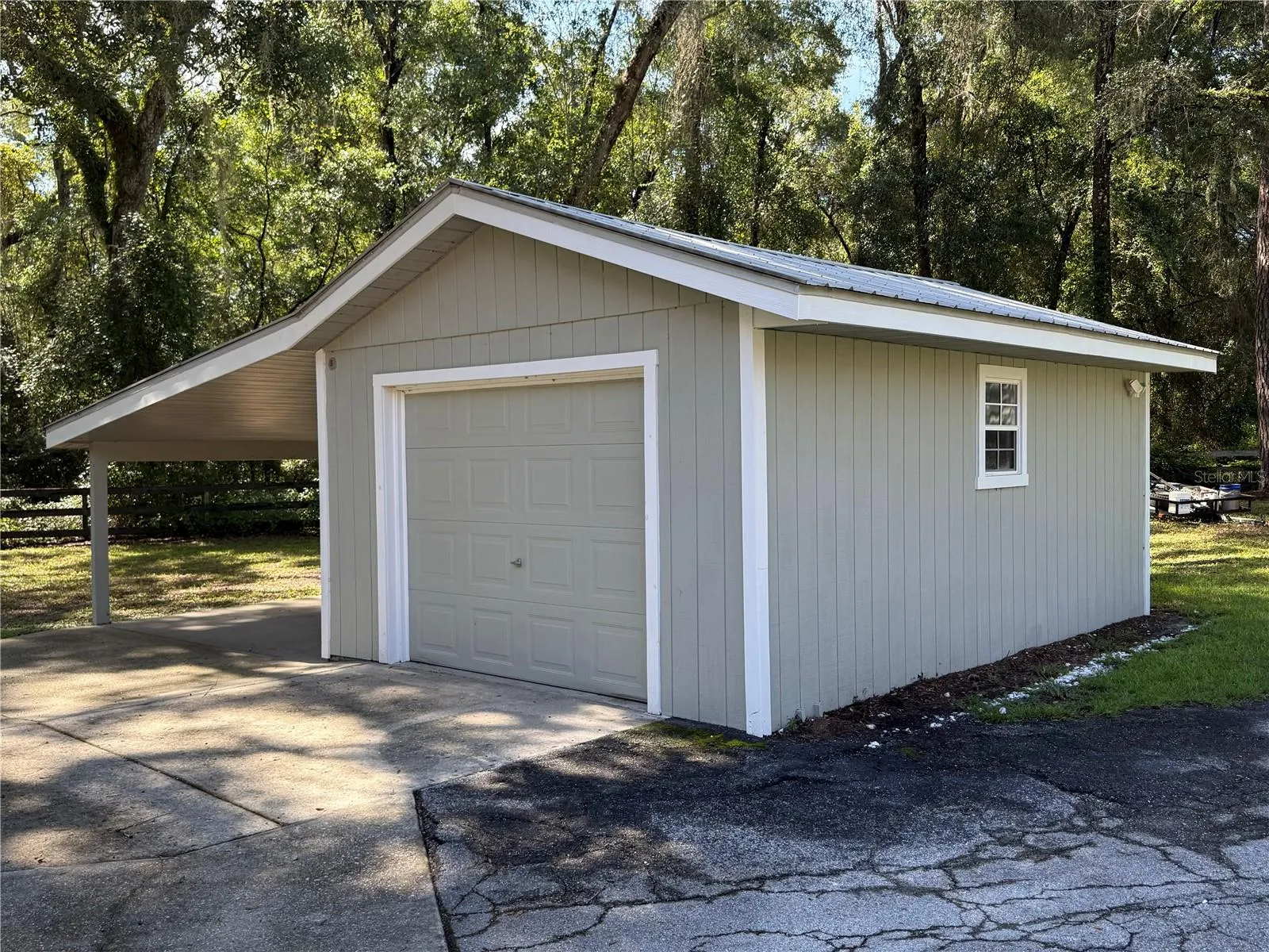 Storage/Garage/Carport