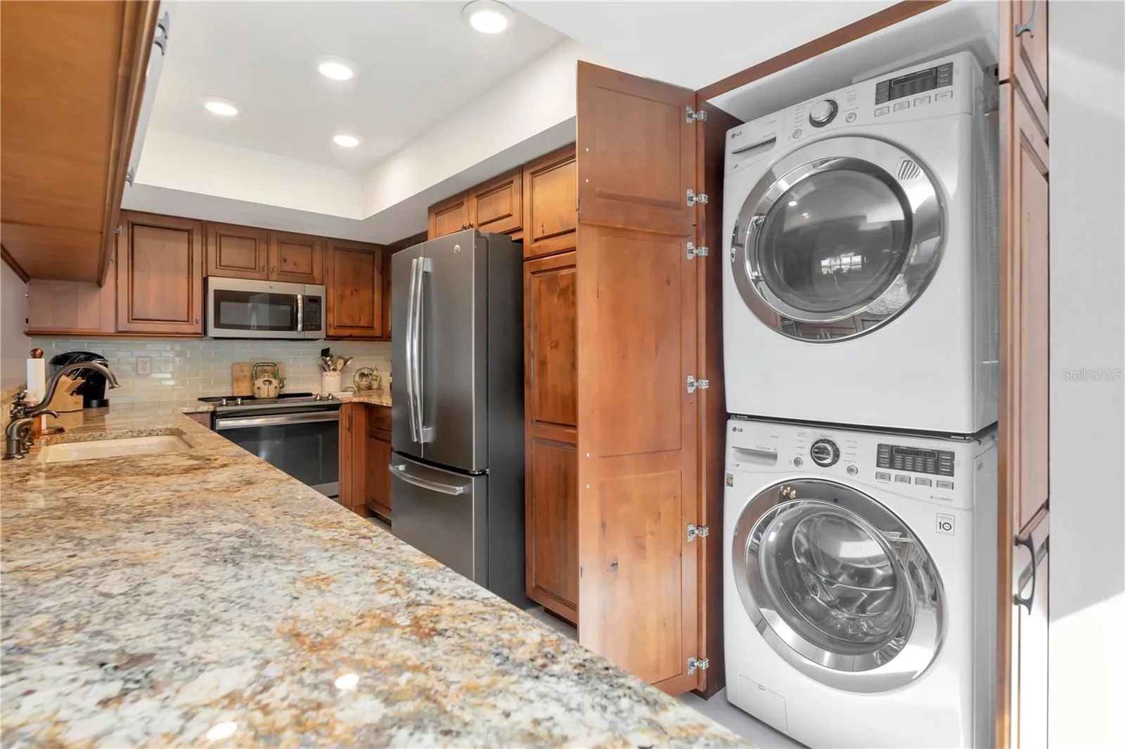 Granite countertops and in-unit laundry