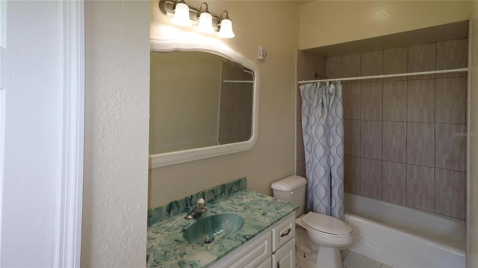 and ensuite bath...