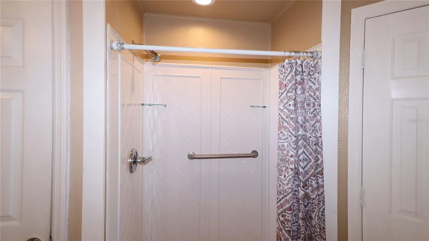 walk in shower too!