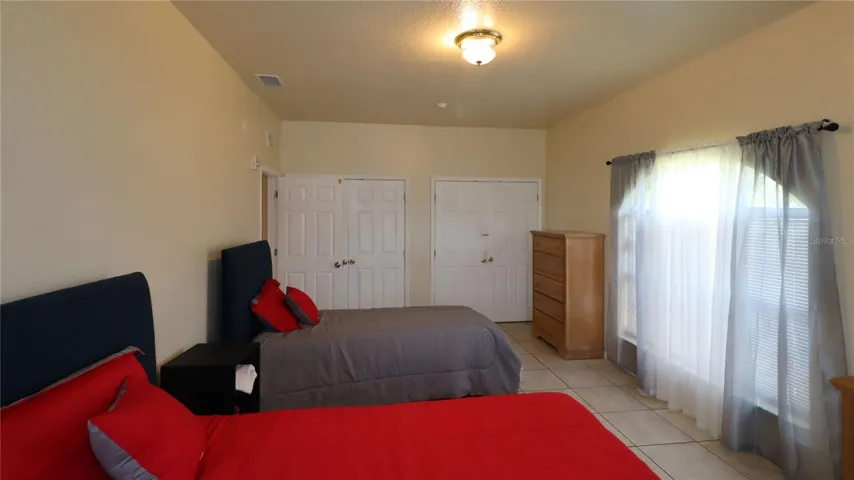 Front bdrm...