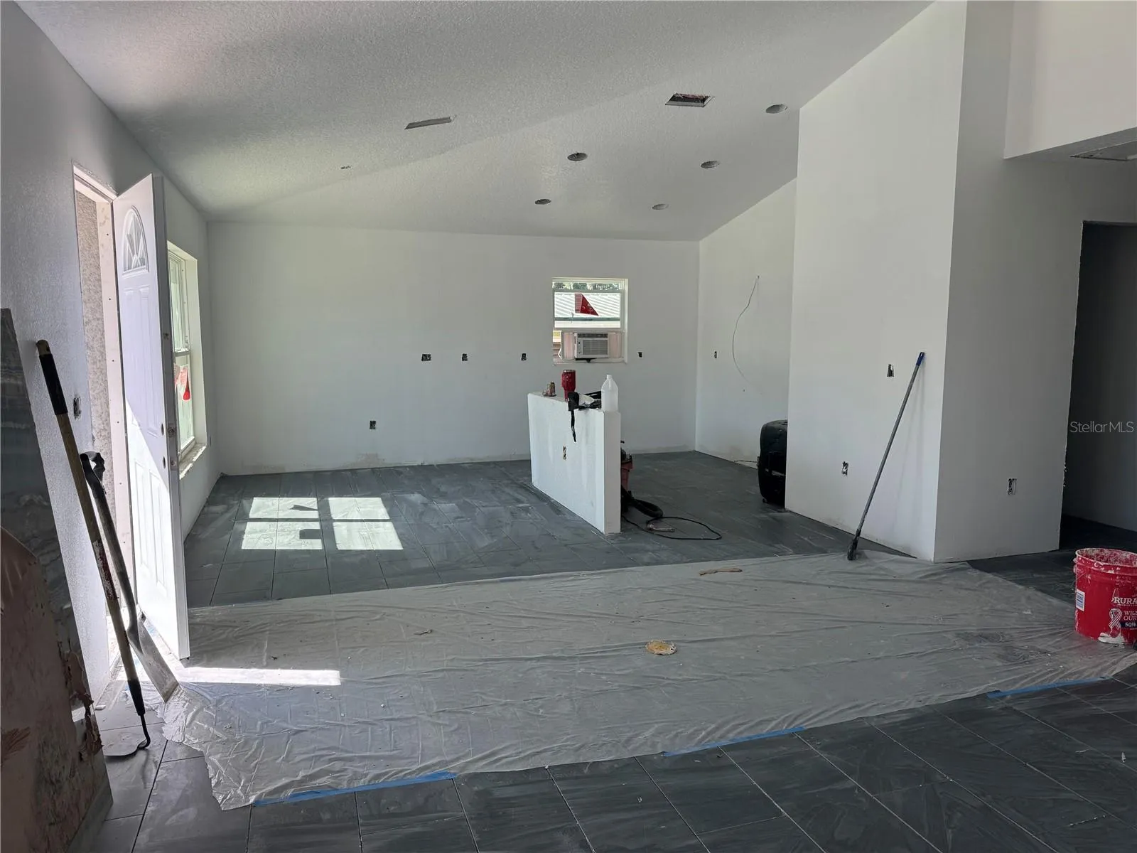 Kitchen &amp; Dining