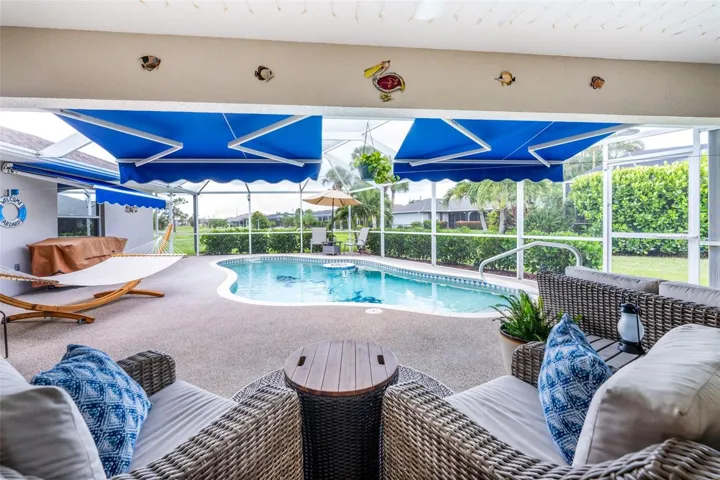 Expansive Lanai Retractable Awnings