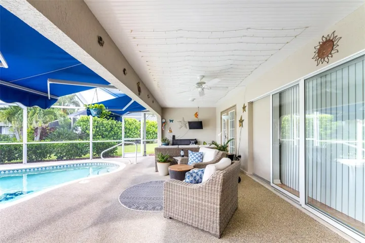 Huge Covered Lanai Area