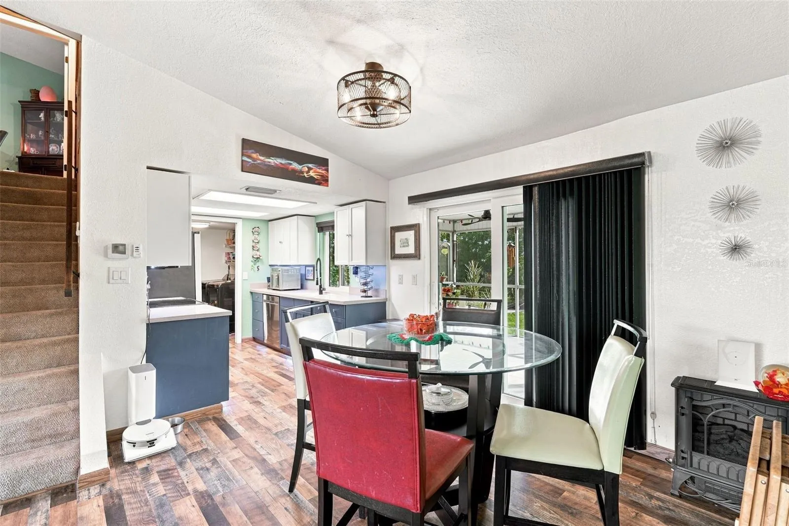 Dinette With Sliders to Screen Lanai