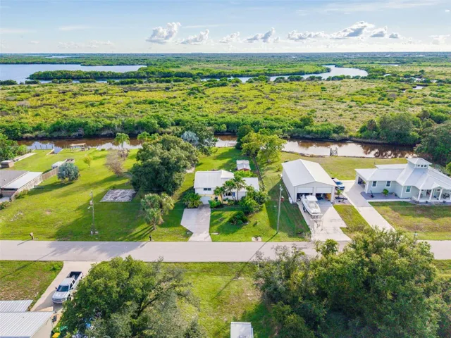 No Hoa Or Deed Restrictions