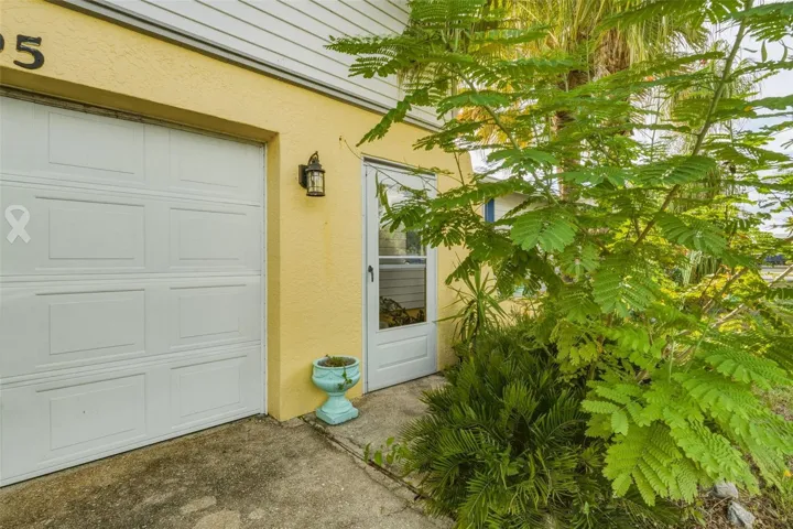 Private Entryway