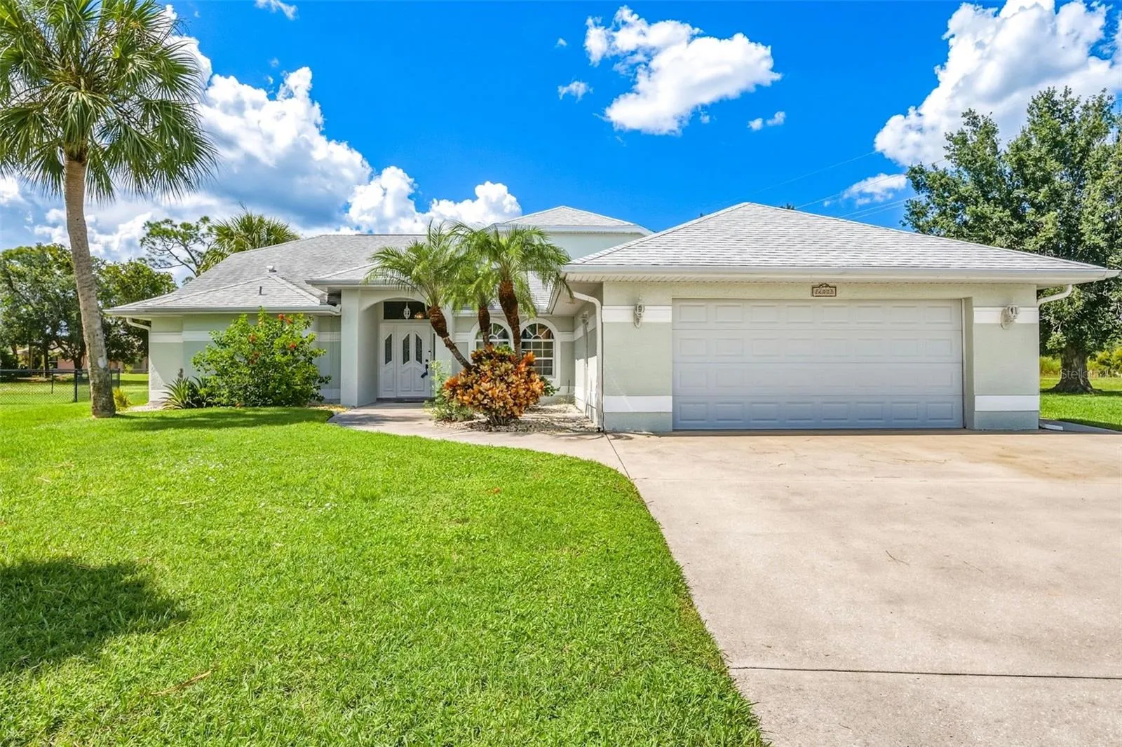 Beautifully Maintained Exterior with a Generous Driveway and 2-Car Garage