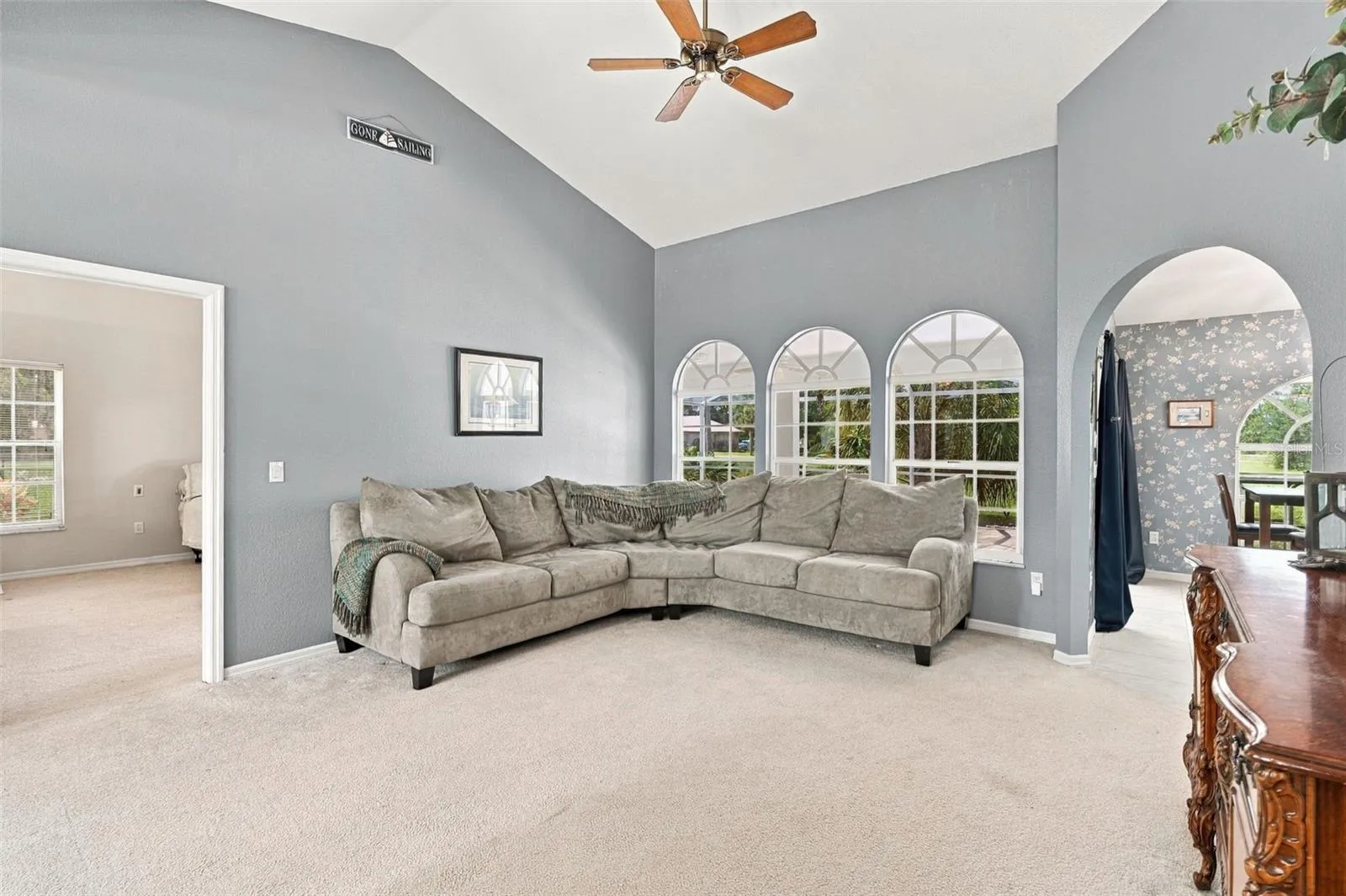 Arched Windows Bring Plenty of Natural Light into Living Space