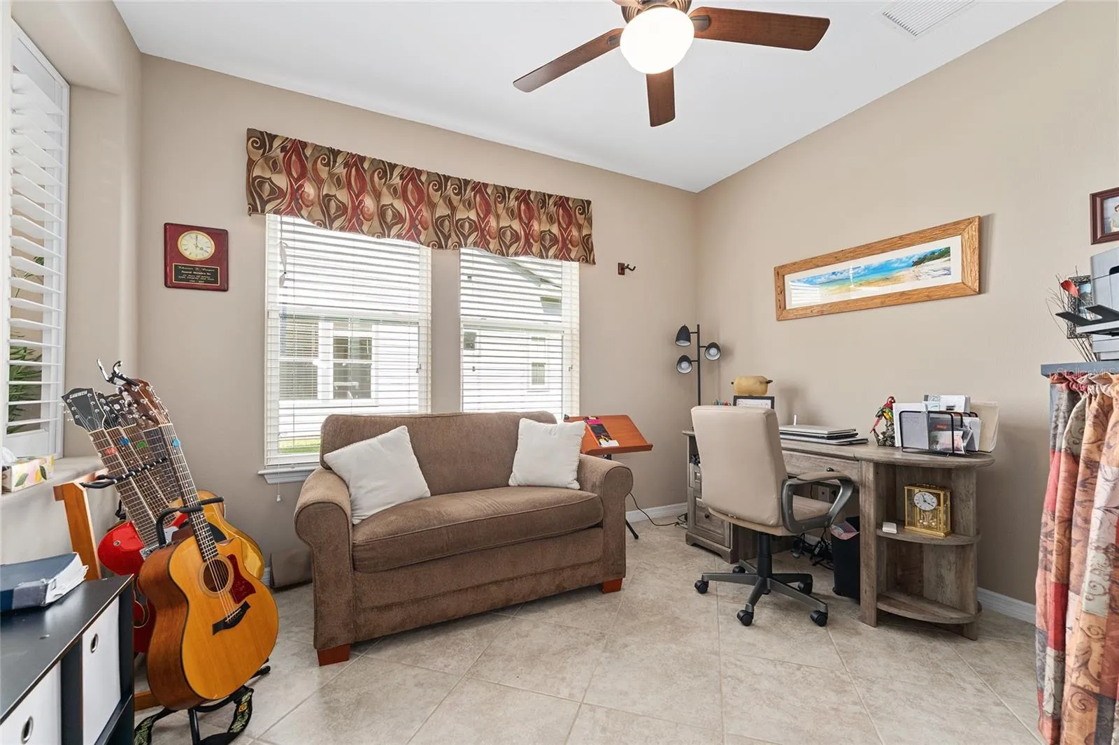 OFFCIE/DEN/FLEX ROOM