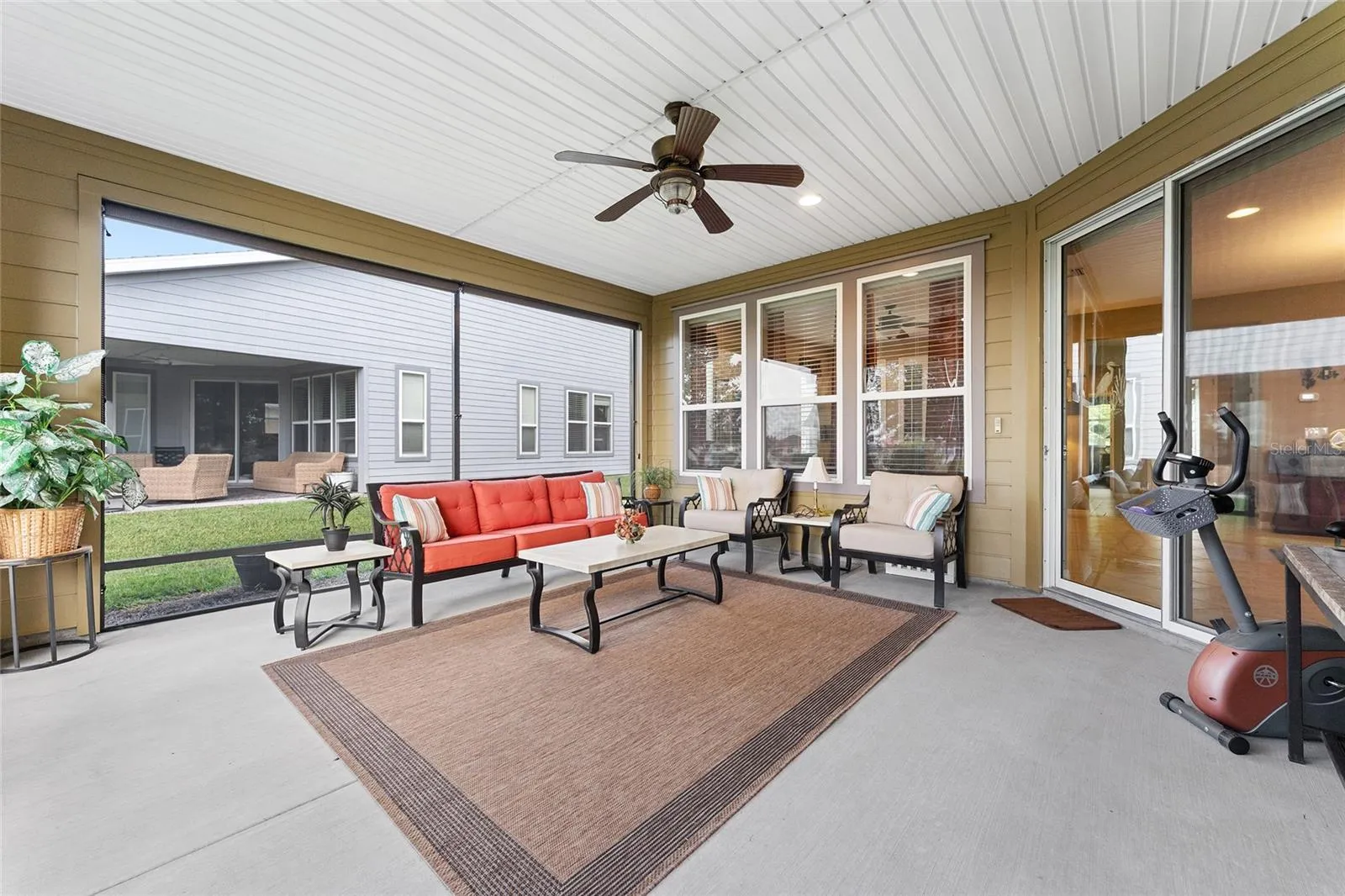 SCREENED IN LANAI