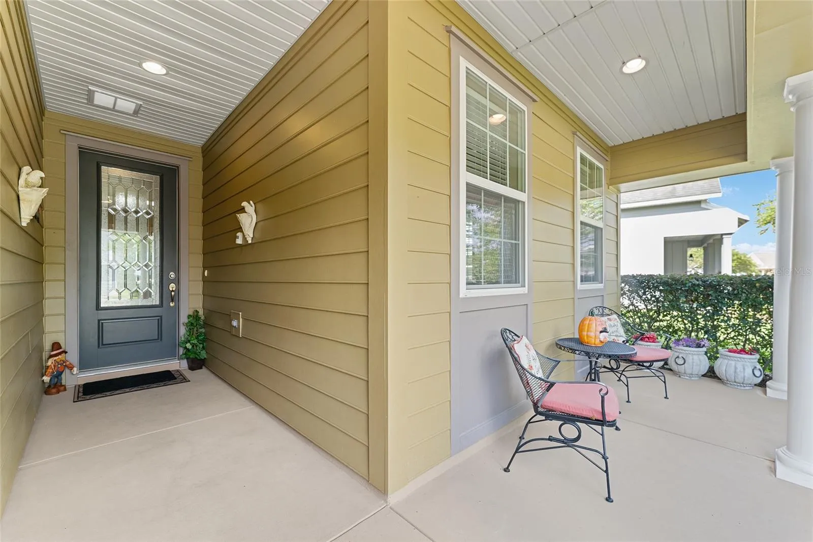 FRONT ENTRY WAY