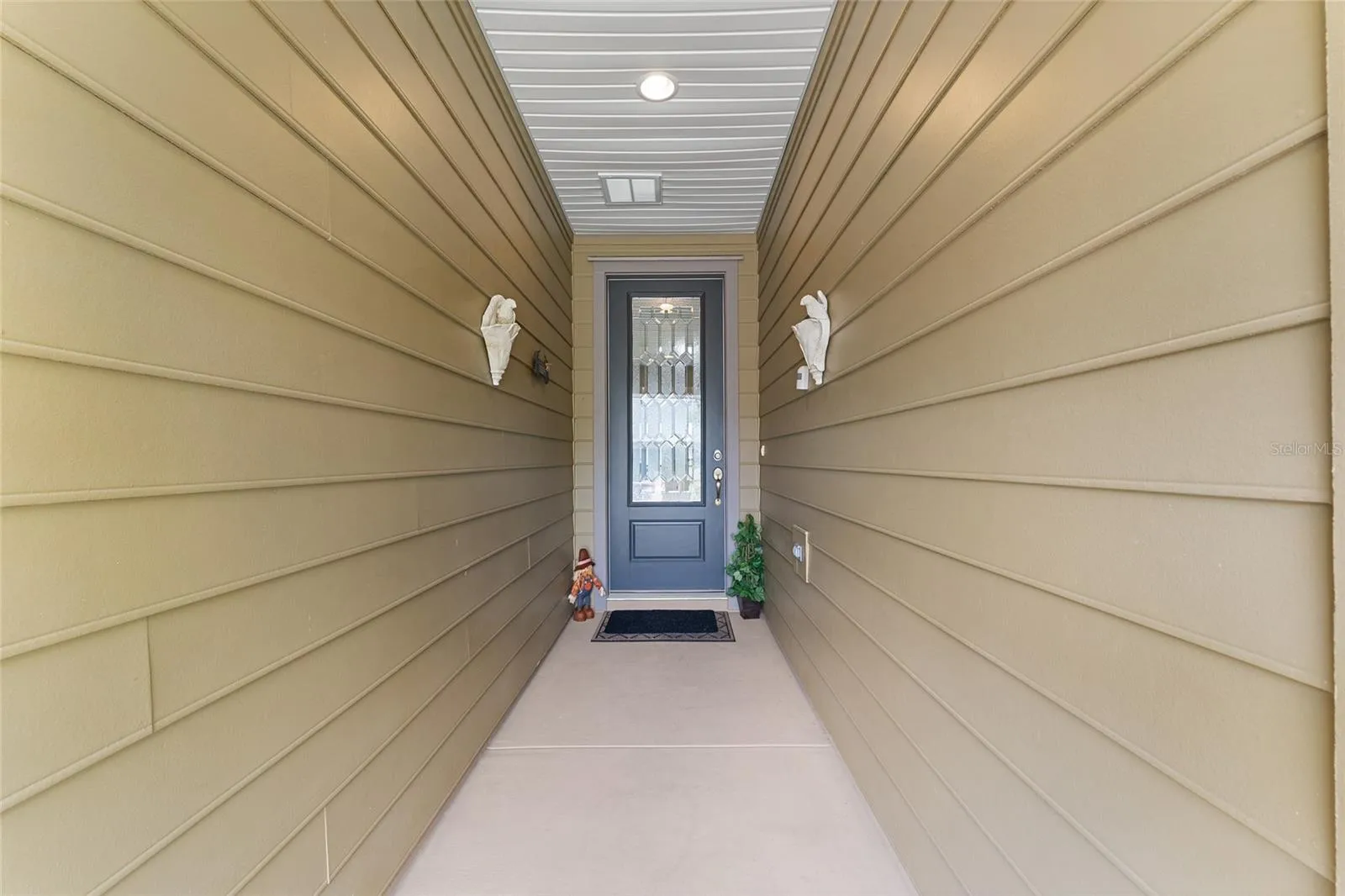 FRONT ENTRY WAY